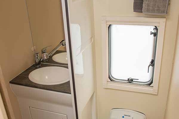 Bela-easy-Guadeloupe-bathroom