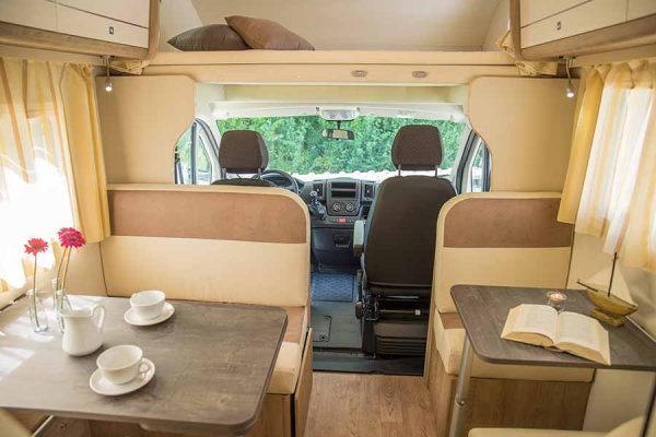 Bela-easy-Mauritius-Alkoven-Wohnmobil-600x400-2